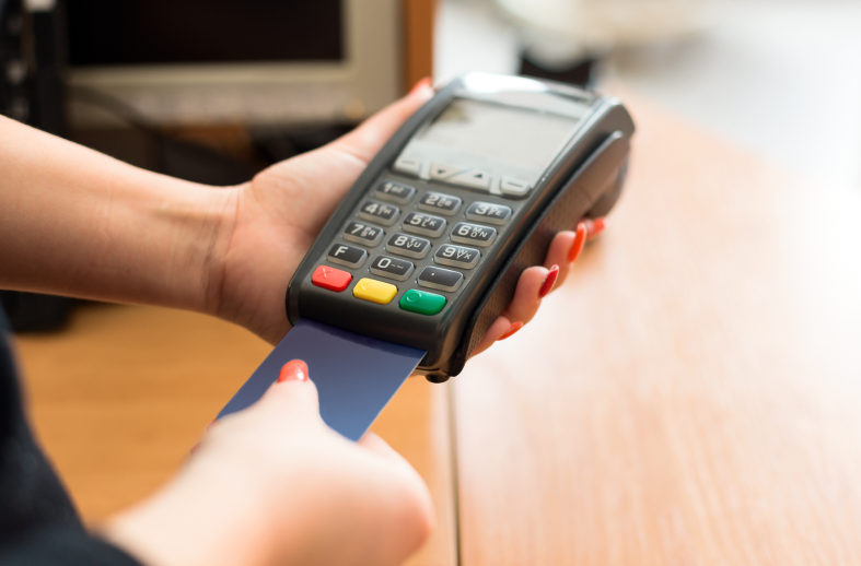 ¿Qué es y cómo se usa una tarjeta de crédito?